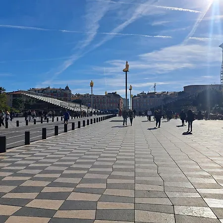 Massena Square View 2 Min To The & The Old Town Апартаменты *